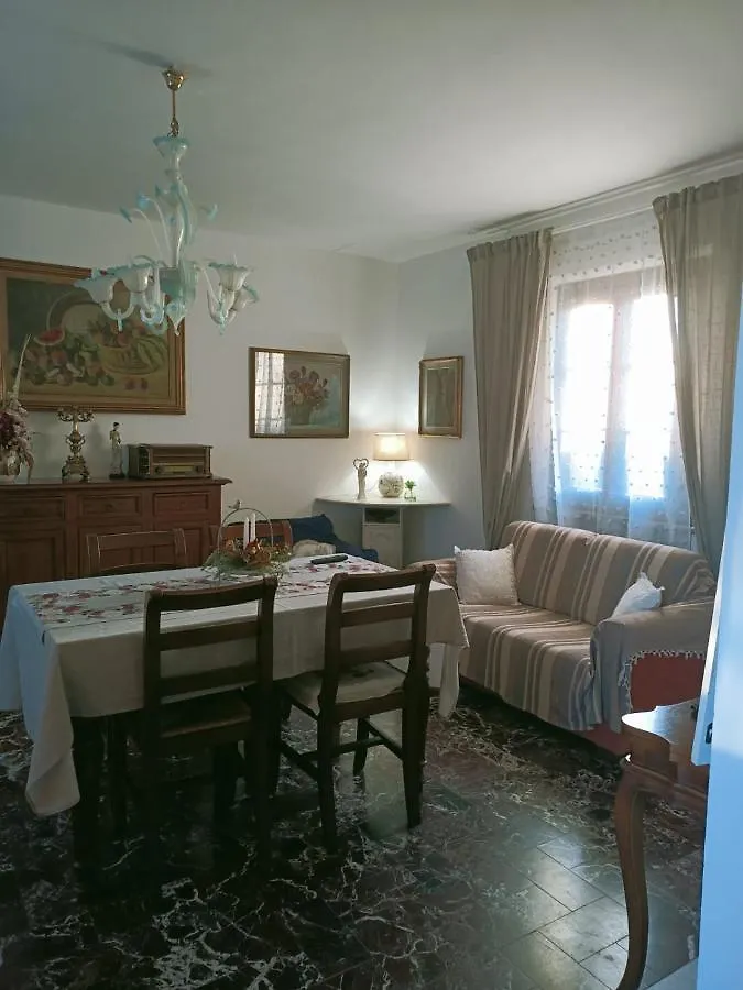 לינה וארוחת בוקר Pianore Pirro & Sharon House