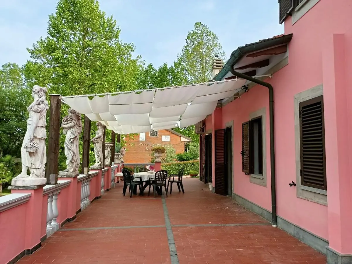לינה וארוחת בוקר Pianore Pirro & Sharon House