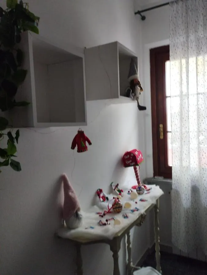 לינה וארוחת בוקר Pianore Pirro & Sharon House